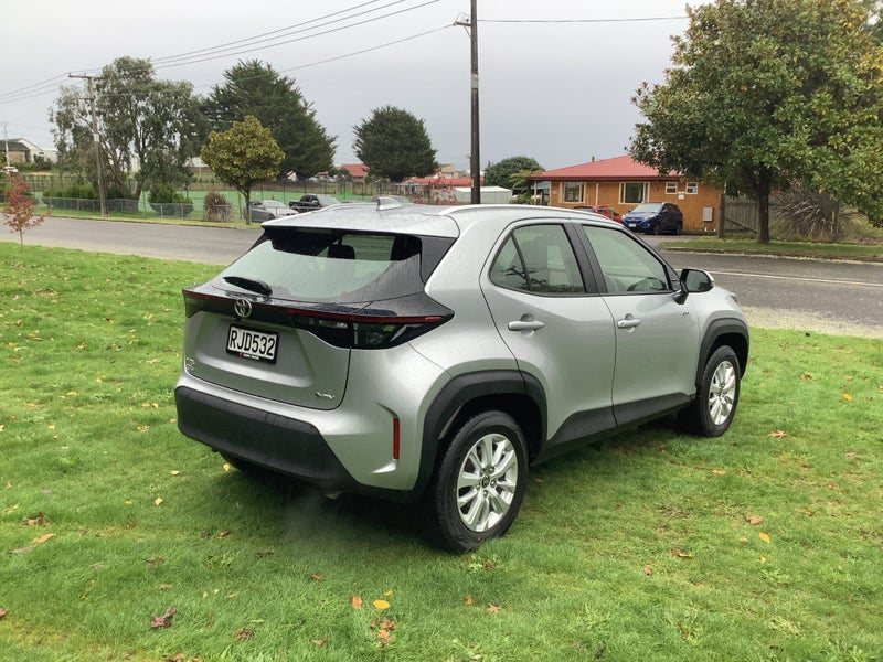 2025 Toyota Yaris Cross GX 1.5P Hybrid Electric... image 5