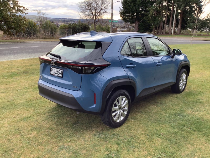 2025 Toyota Yaris Cross GX 1.5P Hybrid Electric... image 5