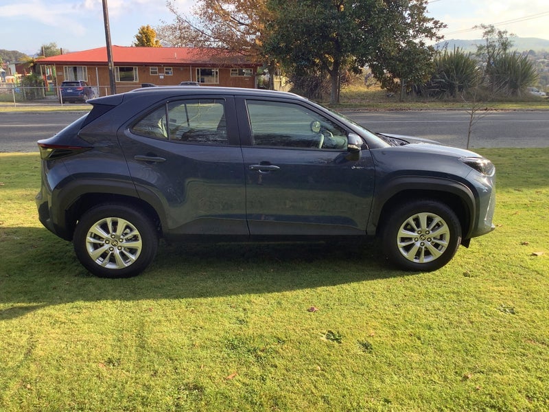 2025 Toyota Yaris Cross GX 1.5P Hybrid Electric... image 4
