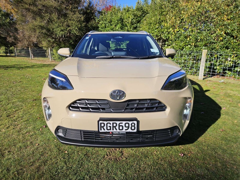 2025 Toyota Yaris Cross GX 1.5P Hybrid Electric... image 3