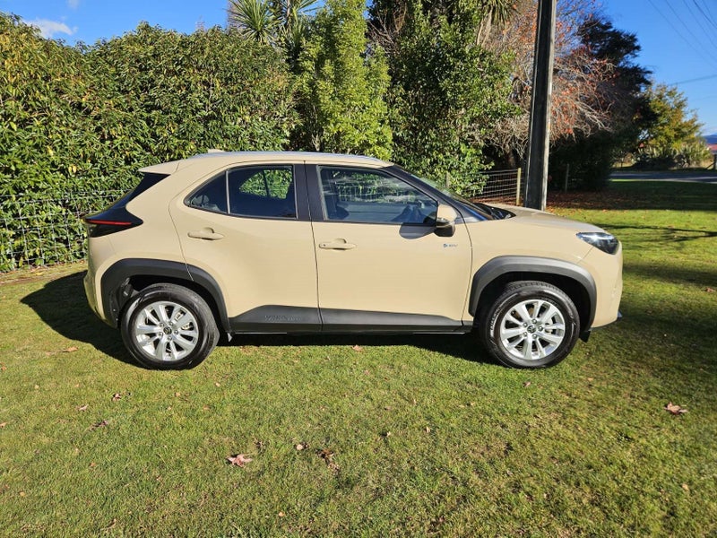 2025 Toyota Yaris Cross GX 1.5P Hybrid Electric... image 4