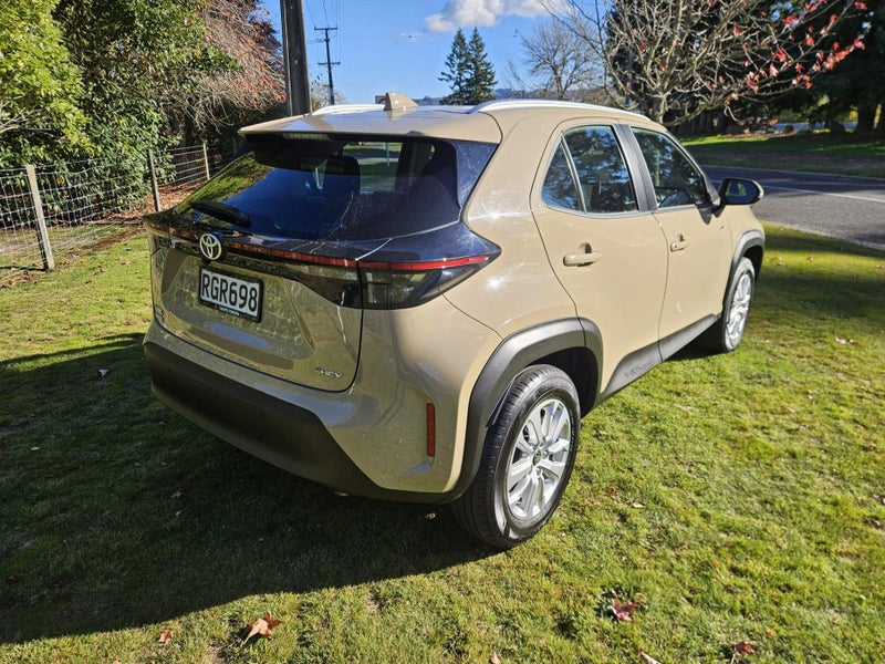 2025 Toyota Yaris Cross GX 1.5P Hybrid Electric... image 5