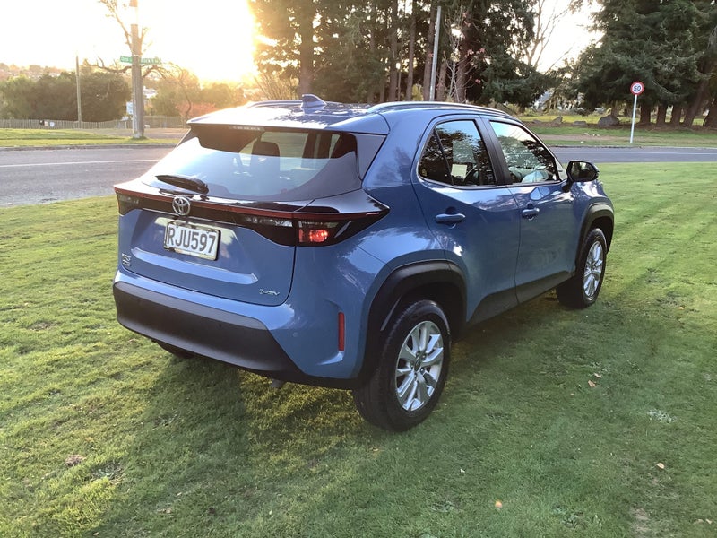 2025 Toyota Yaris Cross GX 1.5P Hybrid Electric... image 5