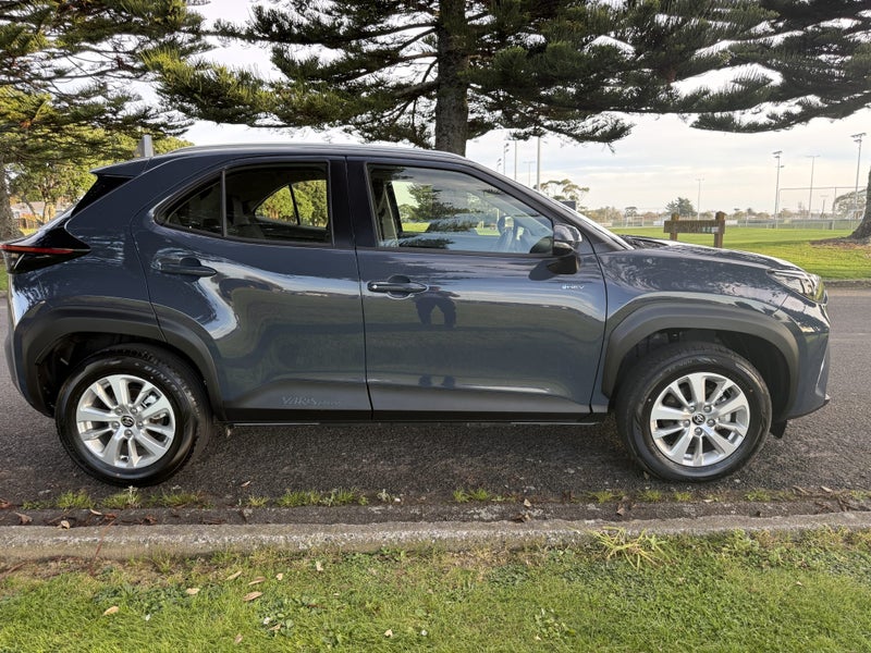 2025 Toyota Yaris Cross GX 1.5P Hybrid FWD Auto... image 3