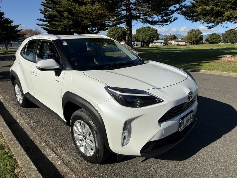 2025 Toyota Yaris Cross GX 1.5P Hybrid FWD Auto... image 3