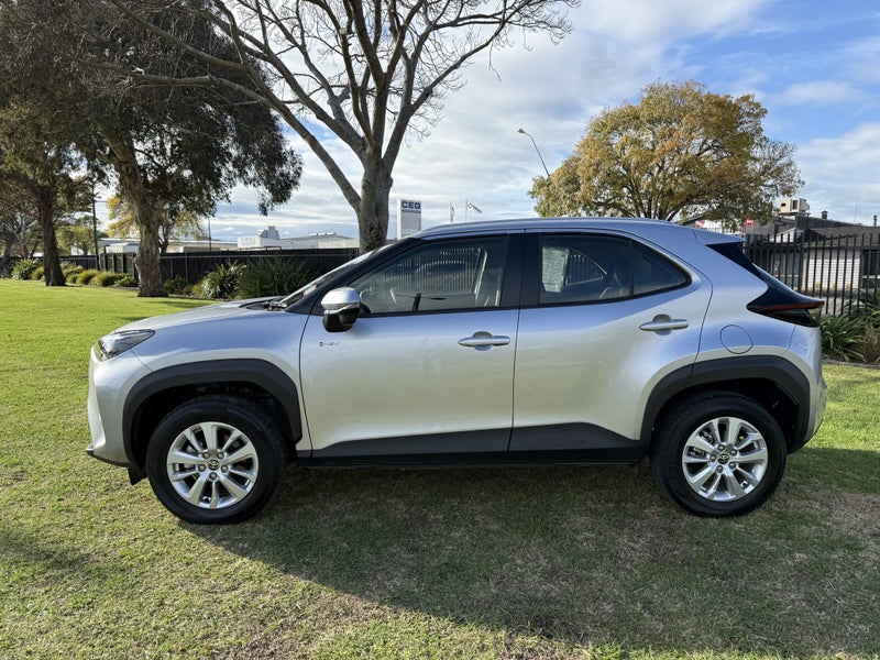 2025 Toyota Yaris Cross GX 1.5P Hybrid FWD Auto... image 4
