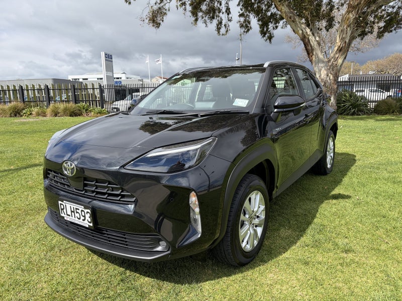 2025 Toyota Yaris Cross GX 1.5P Hybrid FWD Auto... image 3