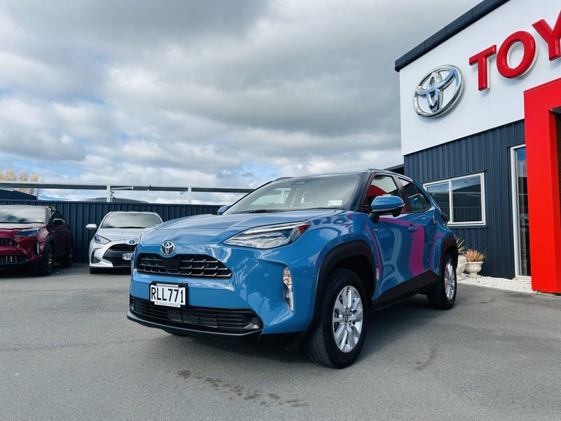 2025 Toyota Yaris Cross GX 1.5P Hybrid FWD Auto... image 3