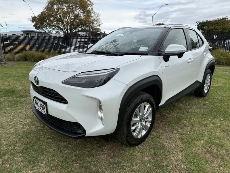 2025 Toyota Yaris Cross GX 1.5P Hybrid FWD Auto... image 3