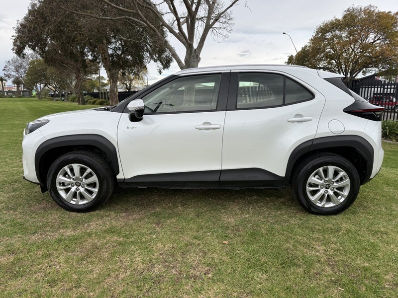 2025 Toyota Yaris Cross GX 1.5P Hybrid FWD Auto... image 4