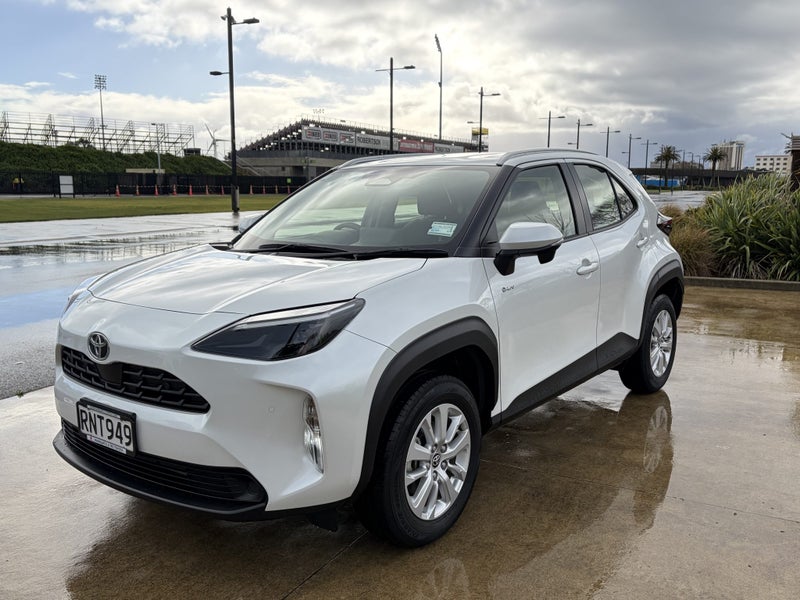 2025 Toyota Yaris Cross GX 1.5P Hybrid FWD Auto... image 3