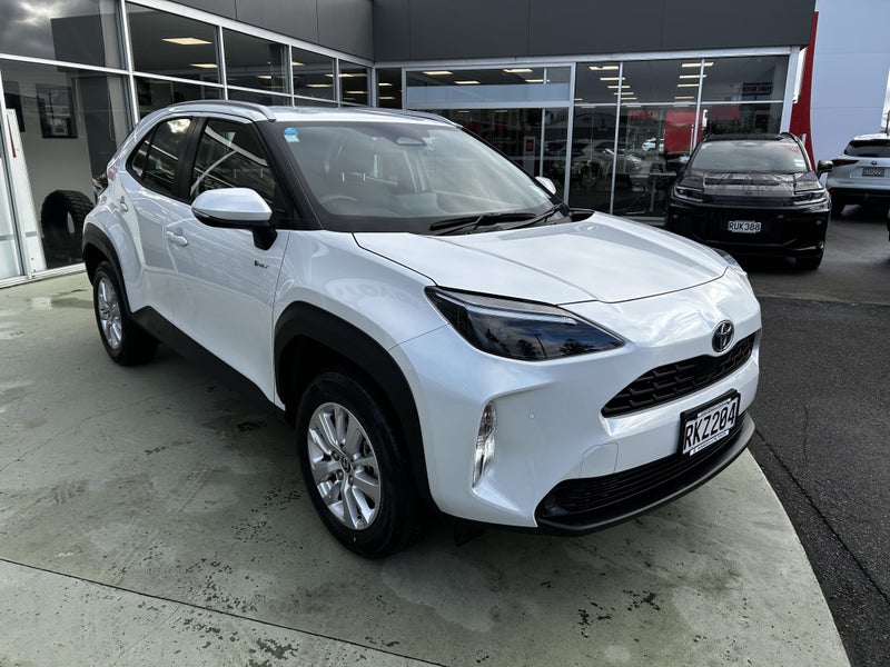 2025 Toyota Yaris Cross GX 1.5P Hybrid FWD Auto... image 3
