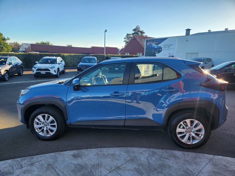 2025 Toyota Yaris Cross GX 1.5P Hybrid FWD Auto... image 3