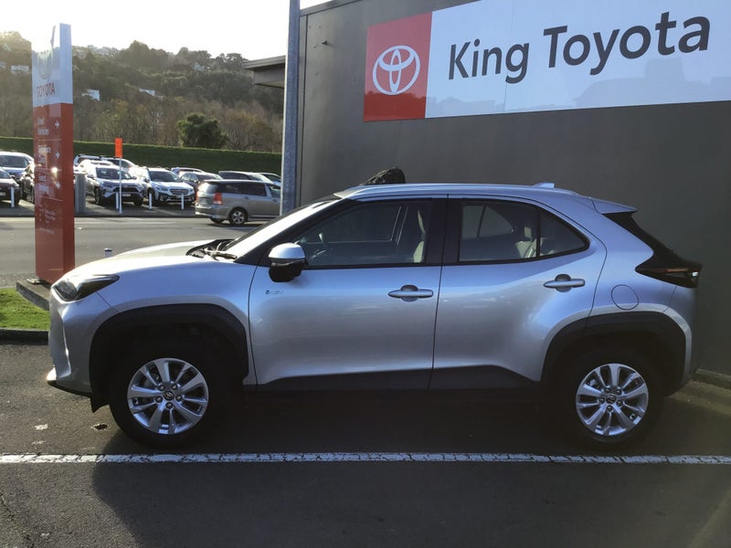 2025 Toyota Yaris Cross GX 1.5P Hybrid NZ New image 2