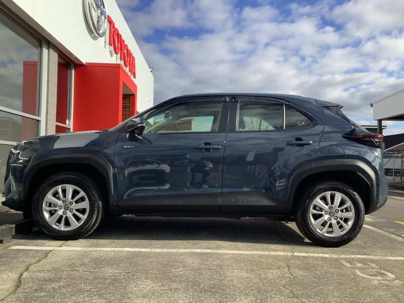 2025 Toyota Yaris Cross GX 1.5P Hybrid SUV image 3
