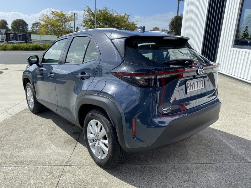 2025 Toyota Yaris Cross GX 1.5P HYBRID SUV image 3