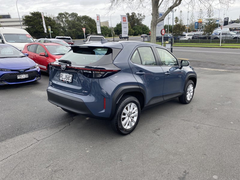 2025 Toyota Yaris Cross GX 1.5P Hybrid SUV image 2
