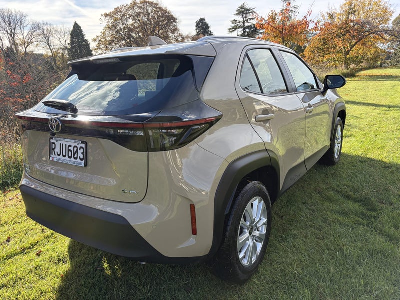 2025 Toyota Yaris Cross GX image 3