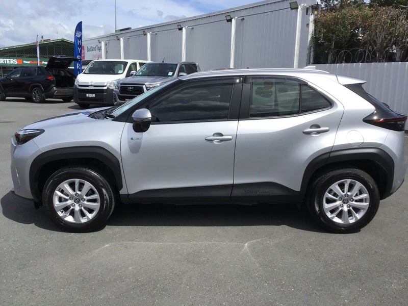 2025 Toyota Yaris Cross GX Hybird image 4