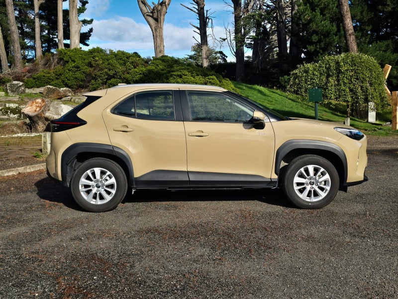 2025 Toyota Yaris Cross GX Hybrid image 2