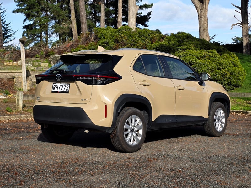 2025 Toyota Yaris Cross GX Hybrid image 3