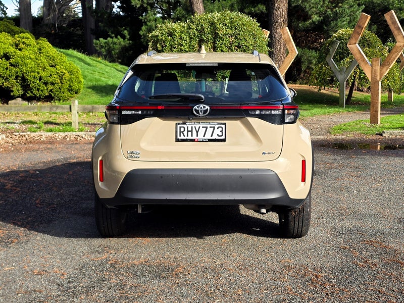 2025 Toyota Yaris Cross GX Hybrid image 4