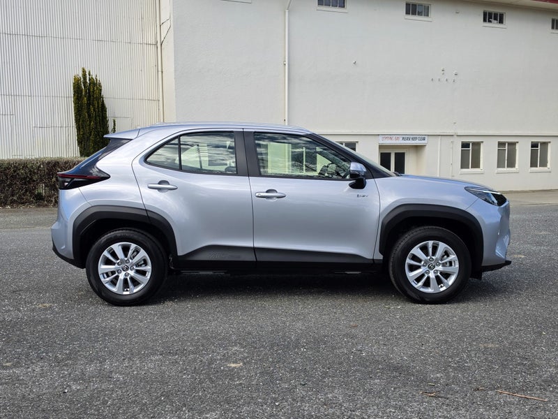 2025 Toyota Yaris Cross GX Hybrid image 2