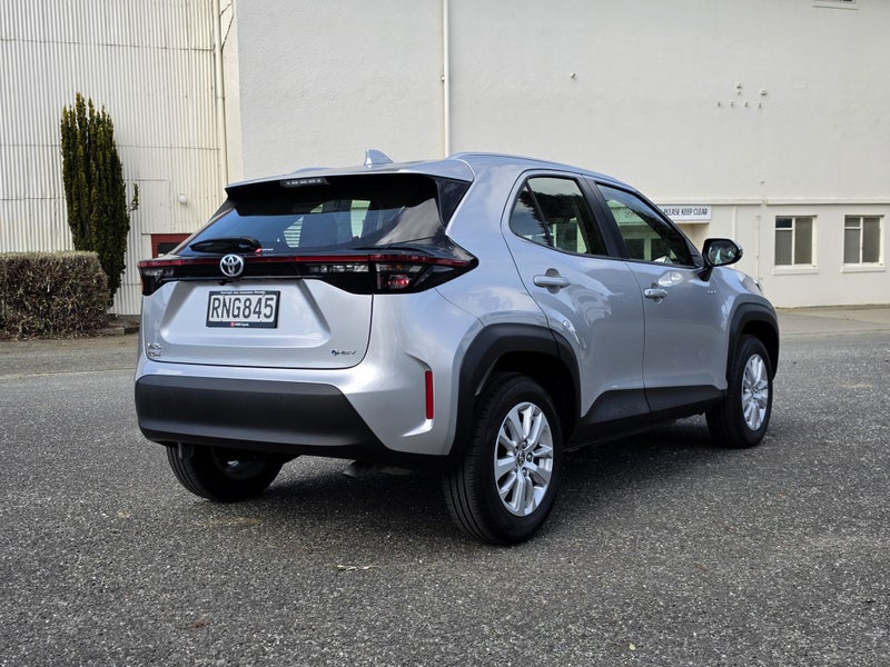 2025 Toyota Yaris Cross GX Hybrid image 3