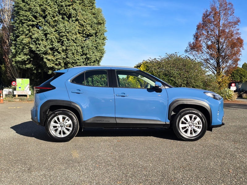2025 Toyota Yaris Cross GX Hybrid image 2