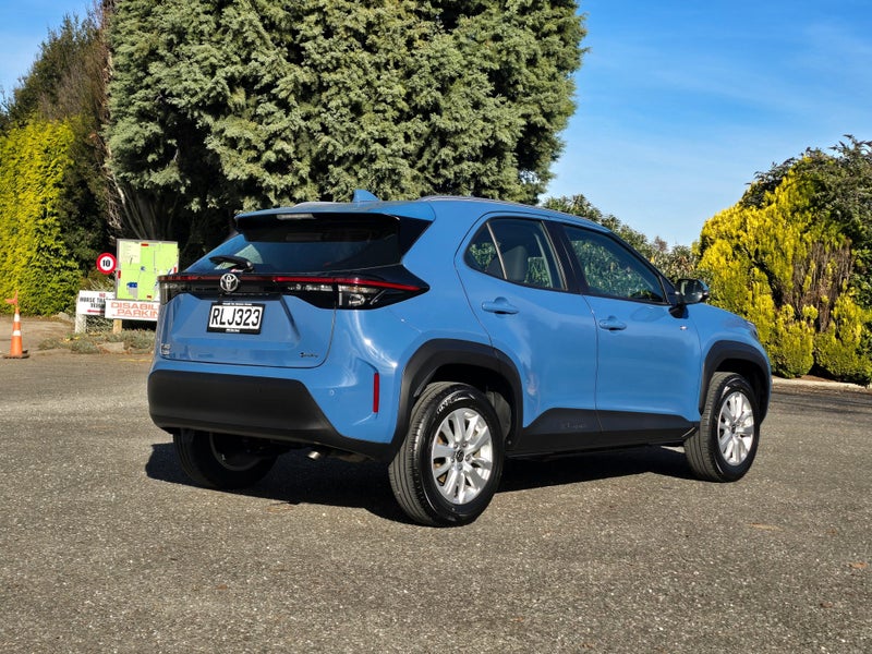 2025 Toyota Yaris Cross GX Hybrid image 3