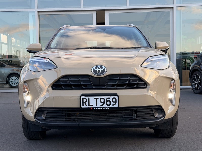 2025 Toyota Yaris Cross GX Hybrid HEV Great kms... image 3
