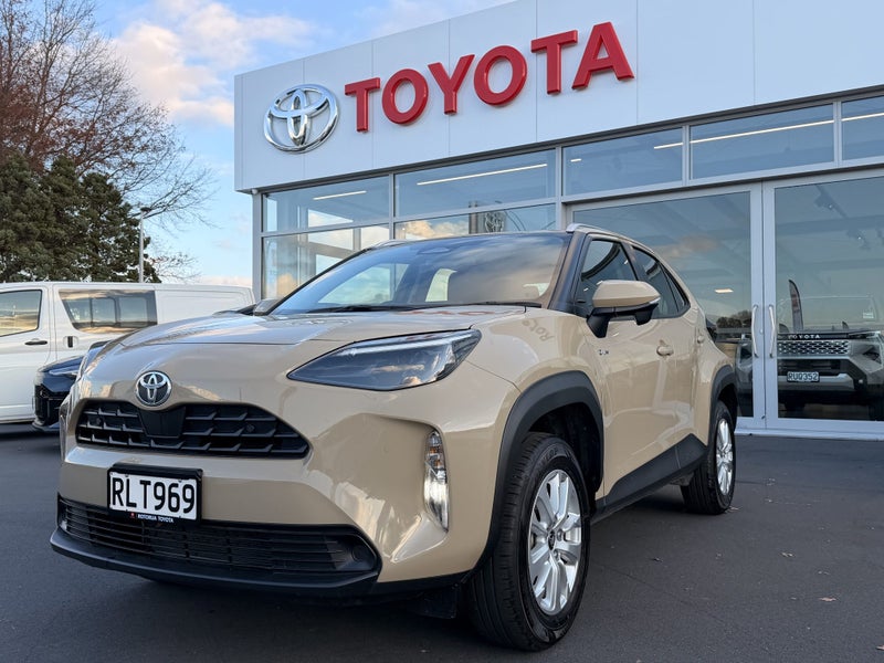 2025 Toyota Yaris Cross GX Hybrid HEV Great kms... image 4