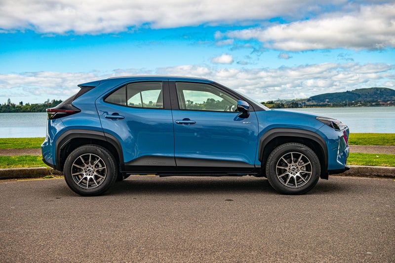 2025 Toyota Yaris Cross GX with Alloy Wheels image 3