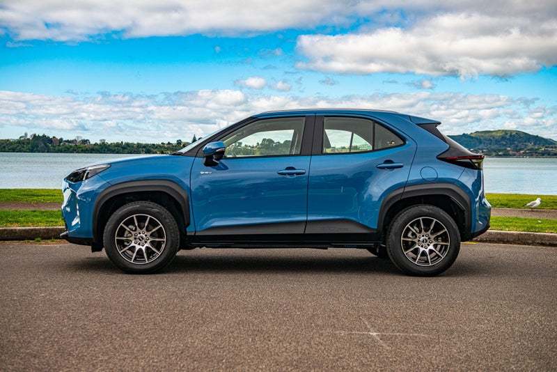 2025 Toyota Yaris Cross GX with Alloy Wheels image 4