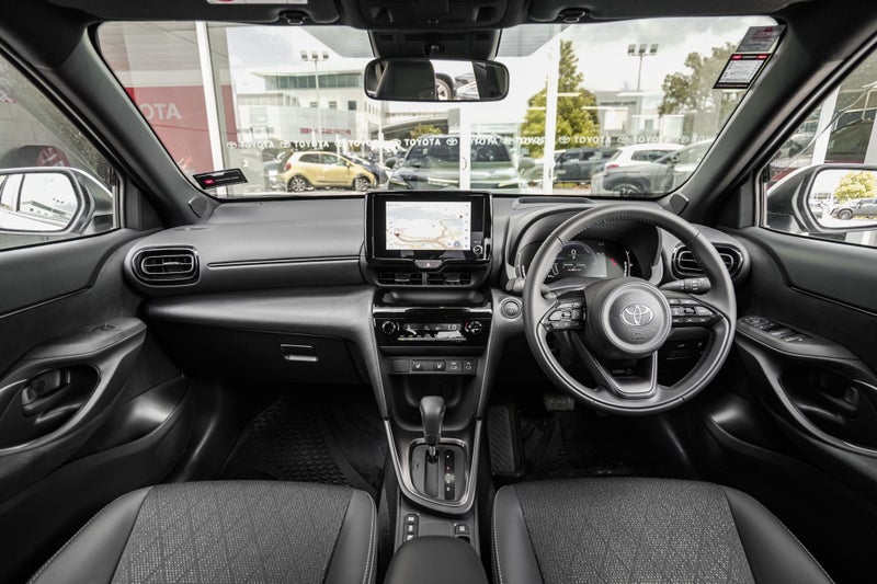 2025 Toyota Yaris Cross Limited 1.5P HEV ECVT F... image 2