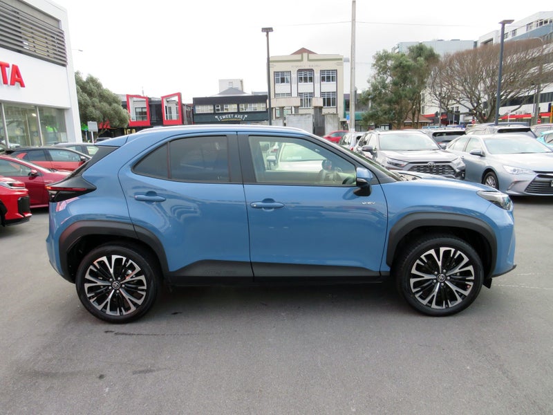 2025 Toyota Yaris Cross Limited 1.5P Hybrid ECV... image 3