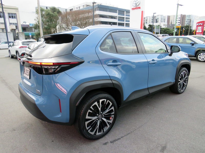 2025 Toyota Yaris Cross Limited 1.5P Hybrid ECV... image 4