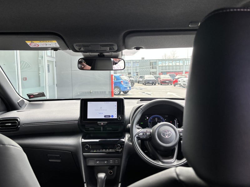 2025 Toyota Yaris Cross Limited 1.5P HYBRID LUX... image 2