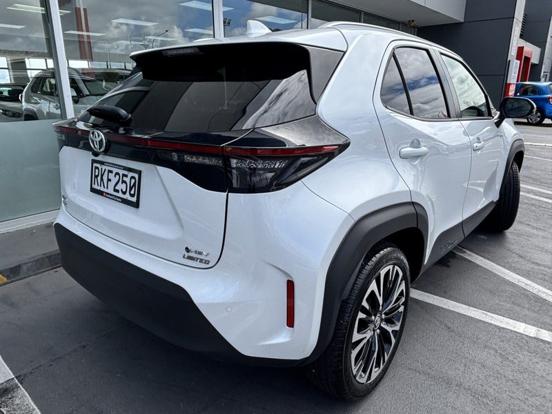 2025 Toyota Yaris Cross Limited 1.5P HYBRID LUX... image 3