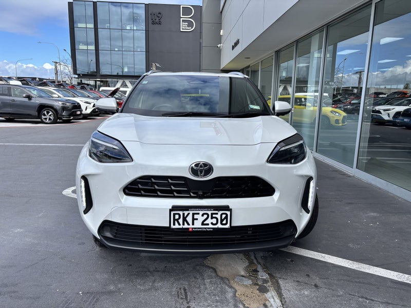 2025 Toyota Yaris Cross Limited 1.5P HYBRID LUX... image 4