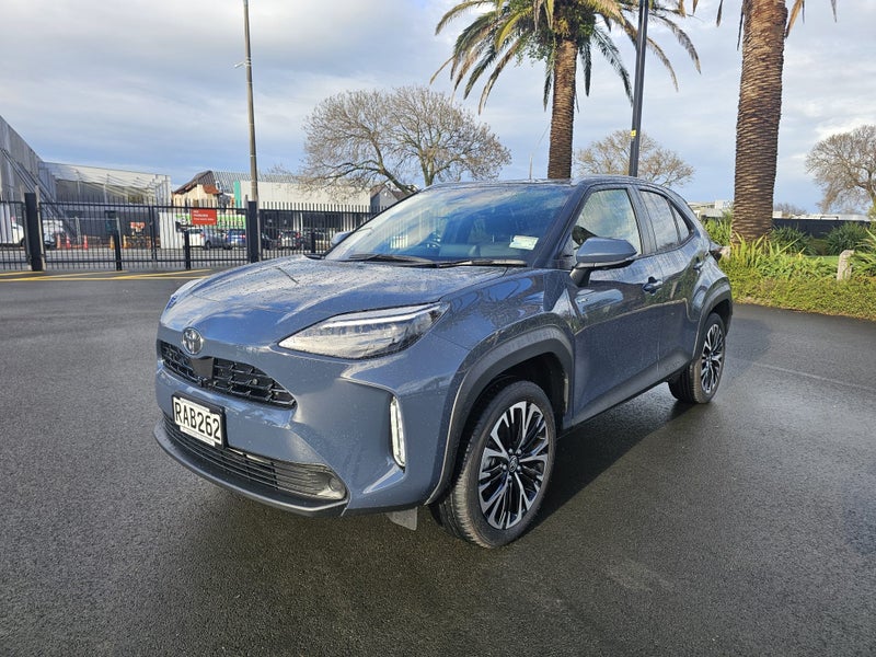 2025 Toyota Yaris Cross Limited 1.5P Hybrid SUV... image 3