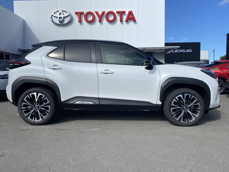 2025 Toyota Yaris Cross Limited Hybrid image 2