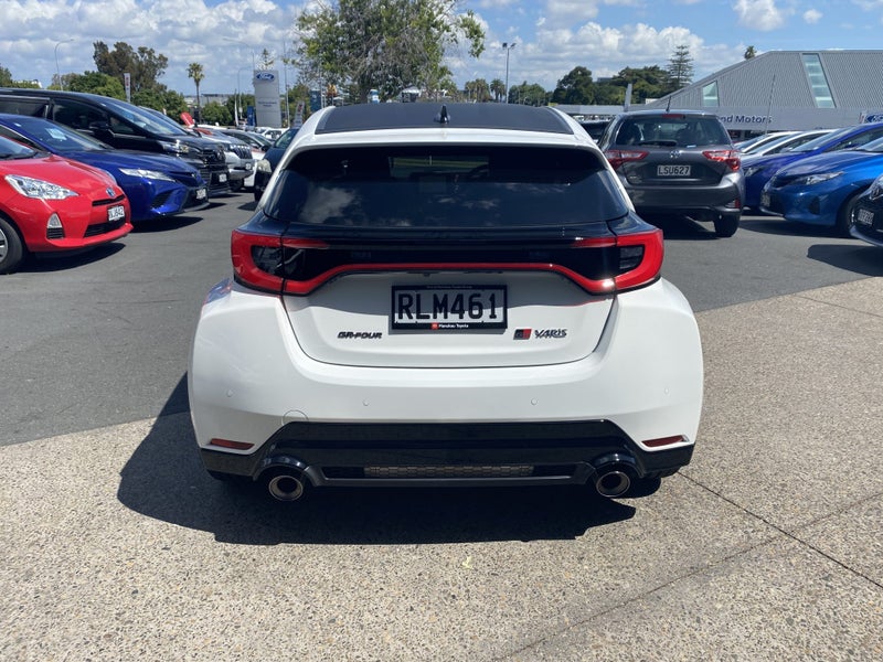 2025 Toyota Yaris GR 1.6PT 8AT AWD HB/3D/4S image 3