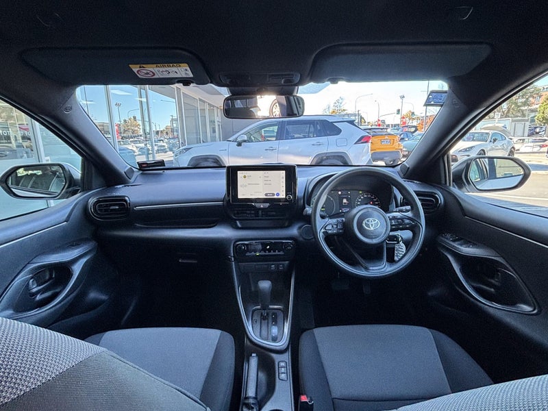 2025 Toyota Yaris GX 1.5 HYBRID ECONOMICAL HATCH image 2