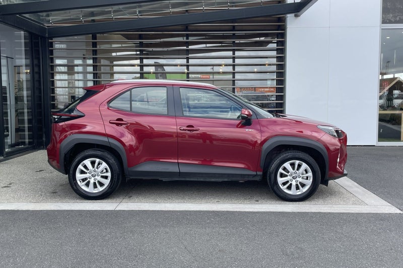 2025 Toyota Yaris GX 1.5 Petrol Hybrid FWD SUV image 5