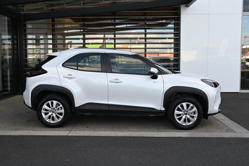 2025 Toyota Yaris GX 1.5 Petrol Hybrid FWD SUV image 4