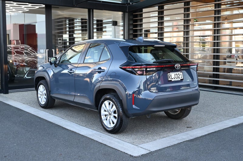 2025 Toyota Yaris GX 1.5 Petrol Hybrid FWD SUV image 2
