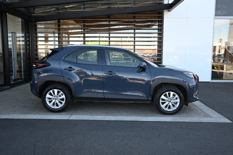 2025 Toyota Yaris GX 1.5 Petrol Hybrid FWD SUV image 5