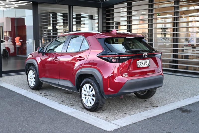 2025 Toyota Yaris GX 1.5 Petrol Hybrid FWD SUV image 2