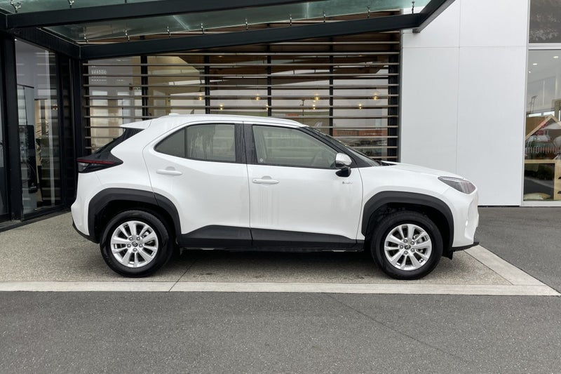 2025 Toyota Yaris GX 1.5 Petrol Hybrid FWD SUV image 5